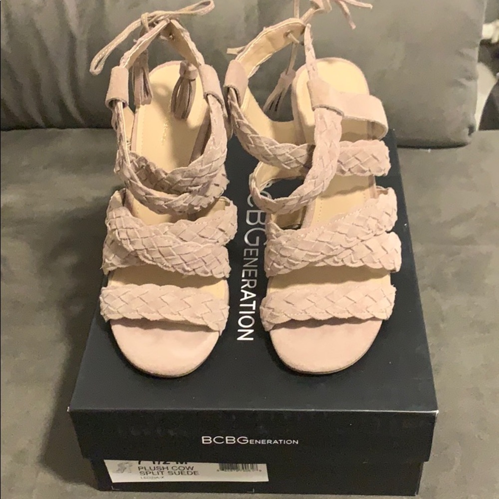 BCBGeneration PLUSH HEEL